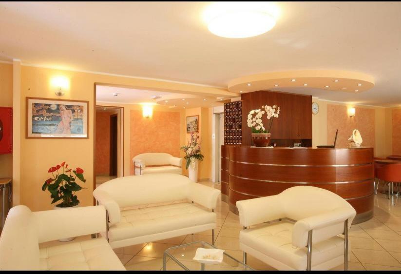 Hotel De La Ville Rimini Esterno foto