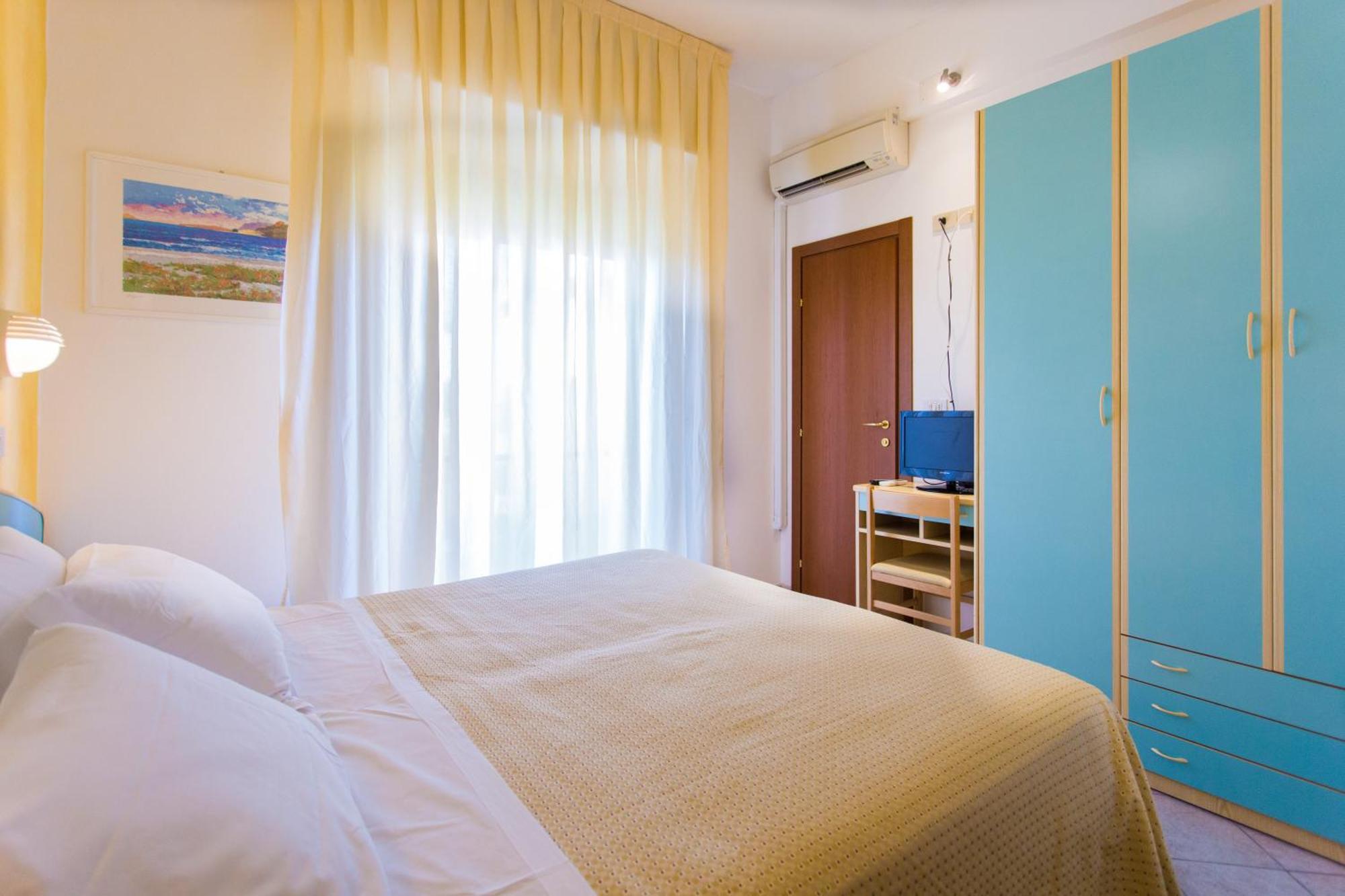 Hotel De La Ville Rimini Esterno foto