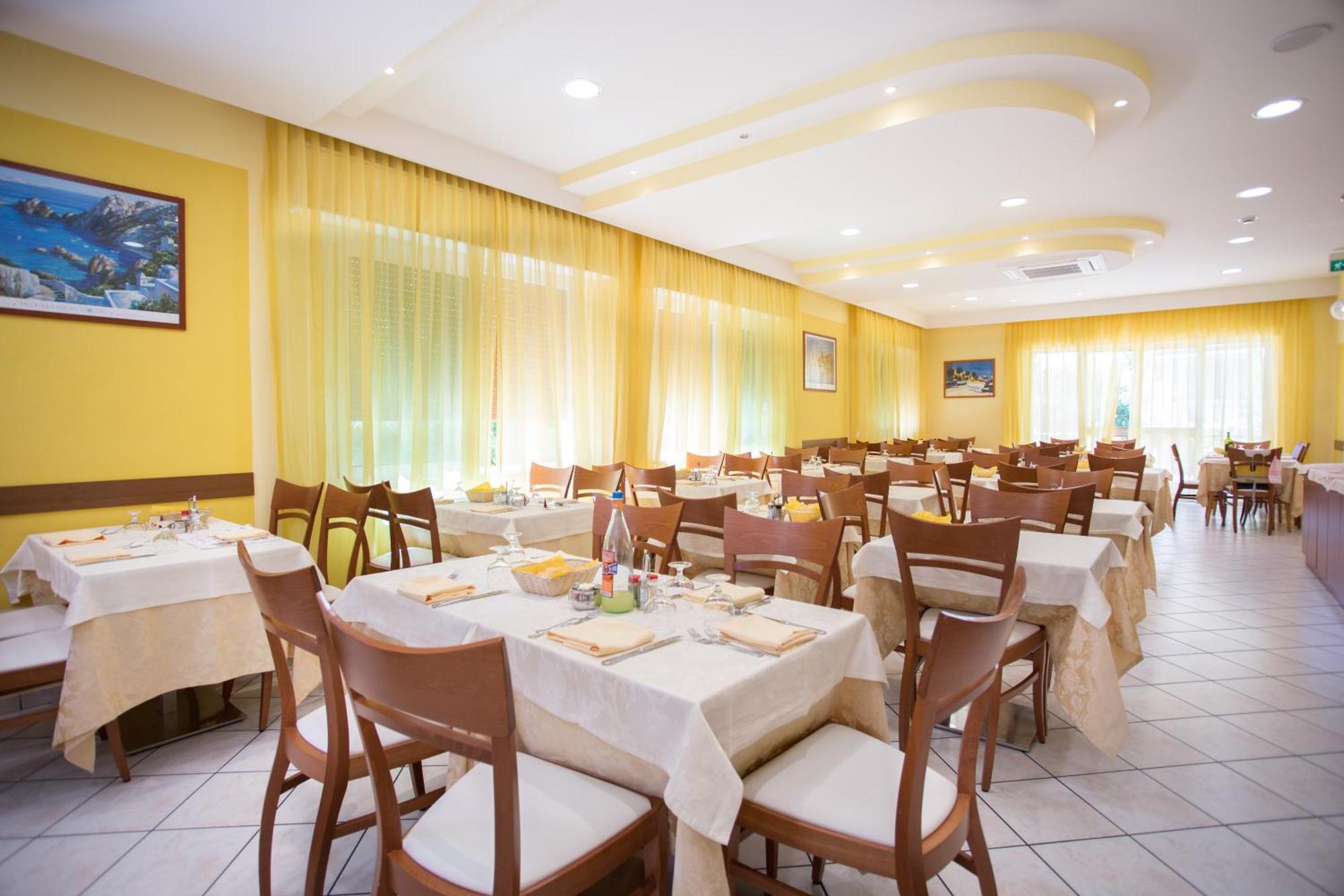 Hotel De La Ville Rimini Esterno foto